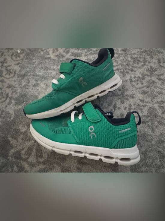 On Running Other - Oncloud Kids Green Athletic Sneakers with Easy Velcro Closure sz 2